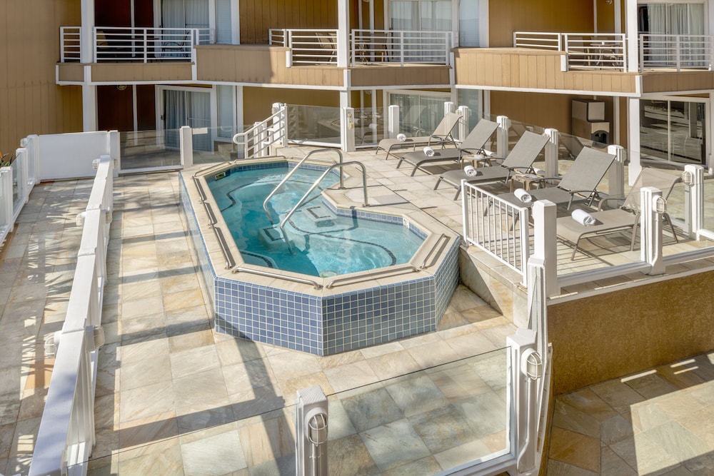 Beachfront Inn and Suites at Dana Point - photo 24