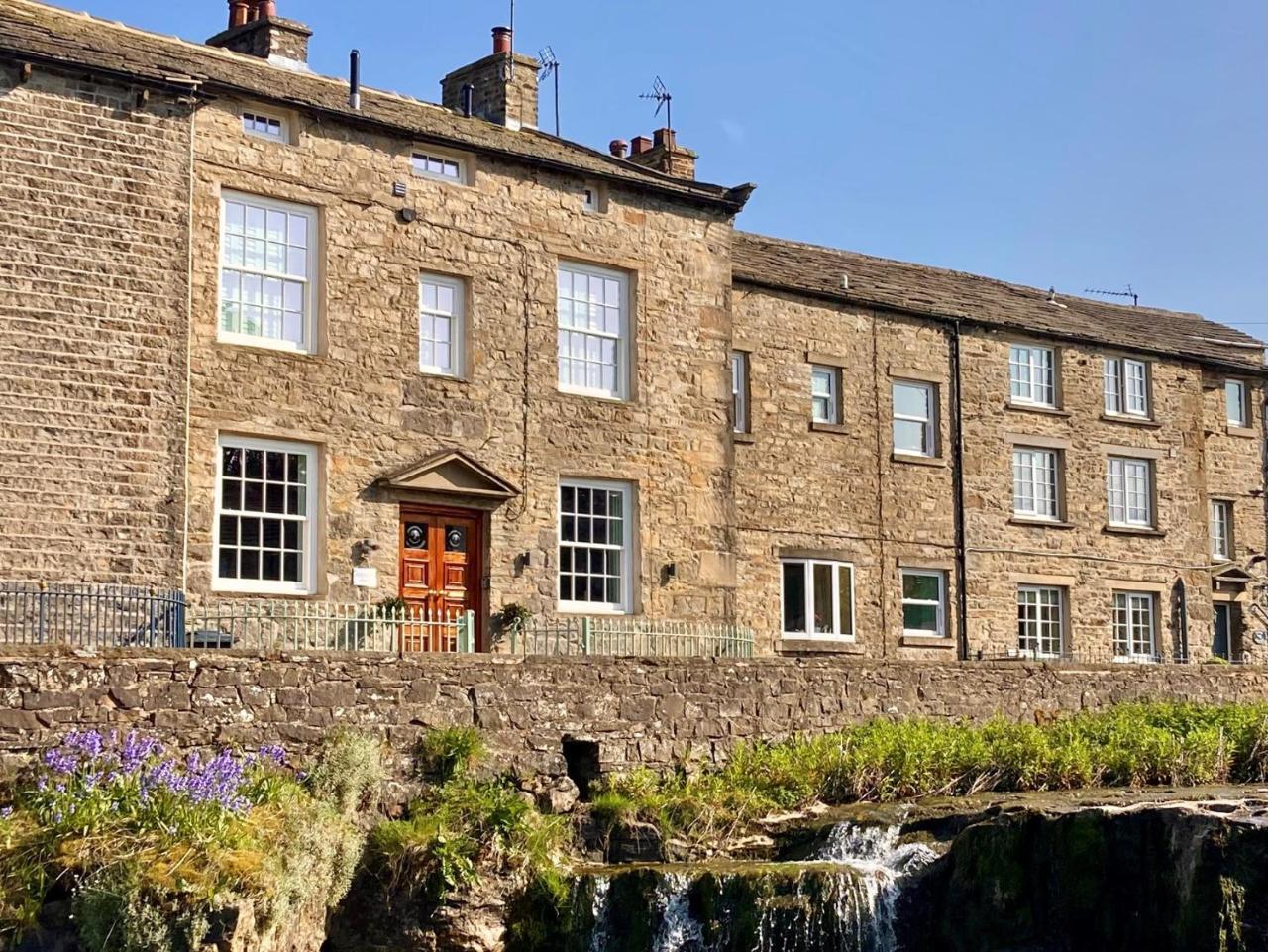 3 Bed in Hawes 90749 - carbon neutral hotel in Unknown City