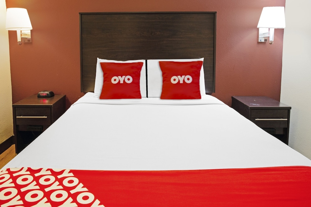OYO Hotel McAllen Airport South - photo 25