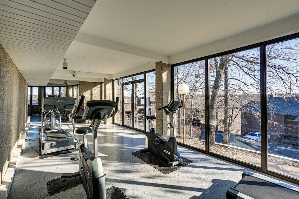 Lakefront Condo w Resort Amenities in Osage Beach - photo 23