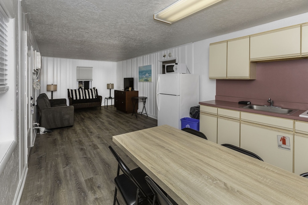 Alante Oceanfront Motel - photo 17