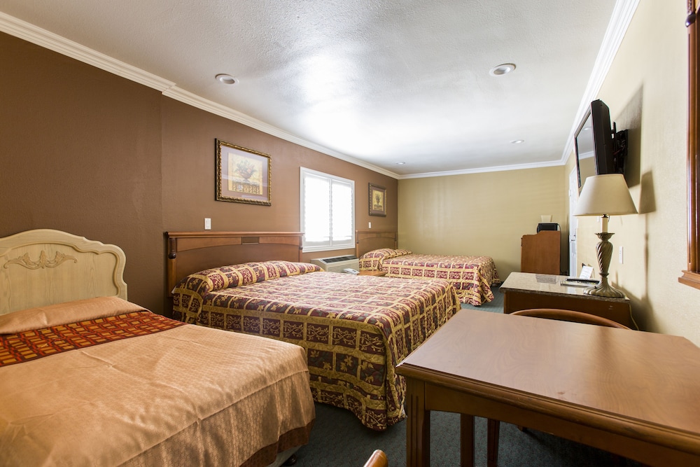 Beverly Inn - photo 11