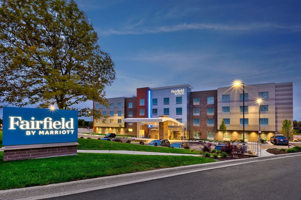 Fairfield Inn Suites By Marriott Grand Rapids North — Grand Rapids