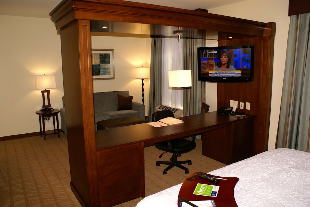 Hampton Inn & Suites Center - photo 8