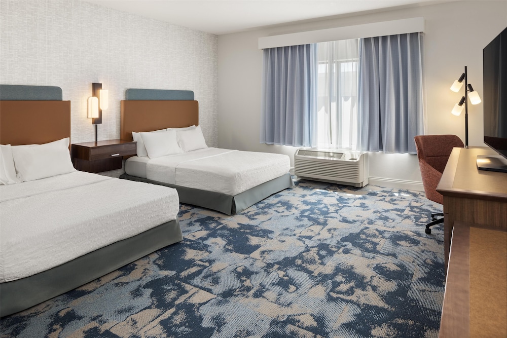 Hampton Inn Minneapolis Roseville - photo 8