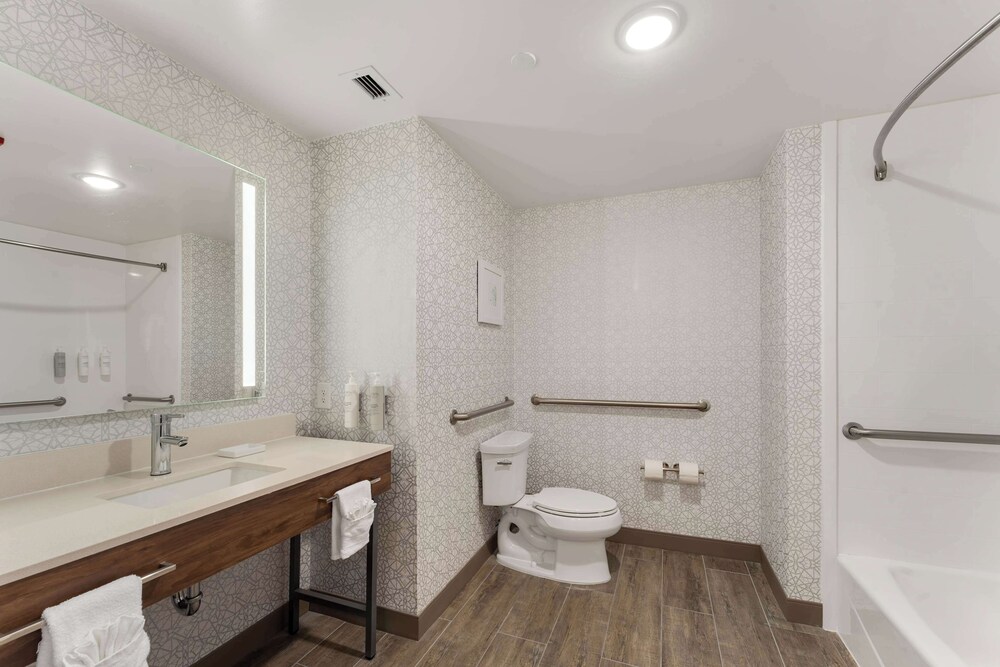 Hampton Inn Milford - photo 27