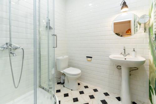 Unique and Beautiful 1BR Apt in Historic Tbilisi by Wehost
