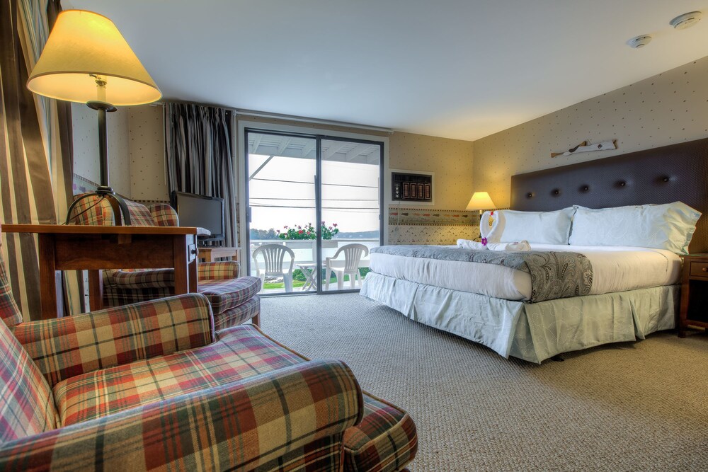 Bluebird Ocean Point Inn - photo 23