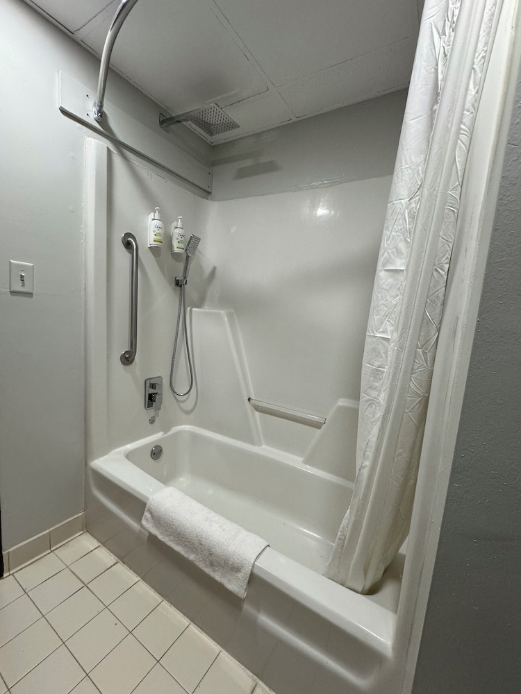 Baymont by Wyndham Cordele - photo 23