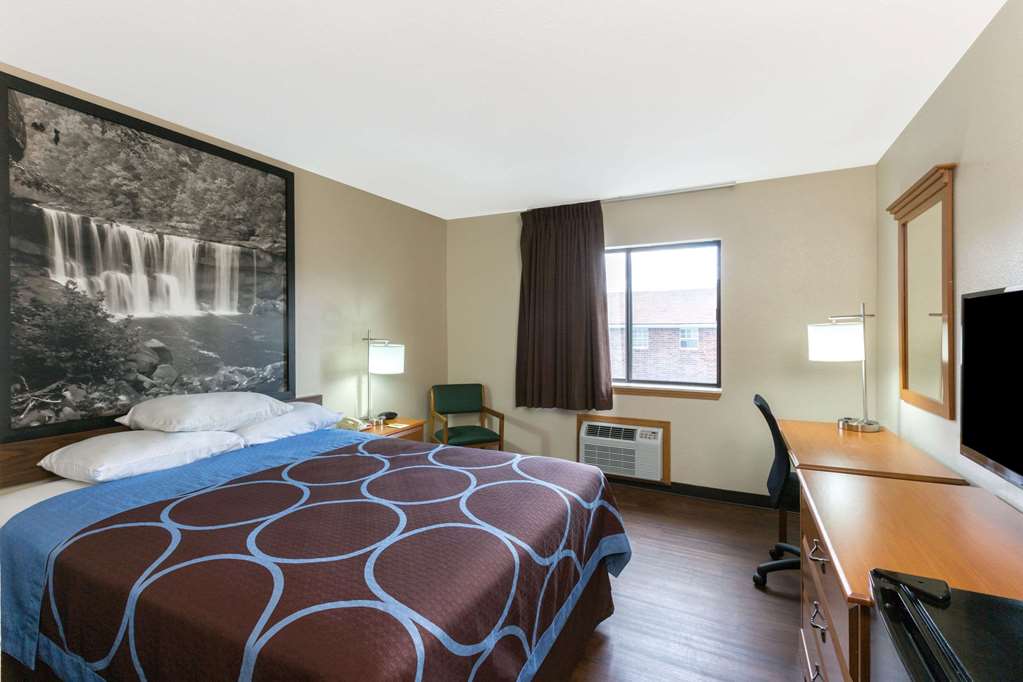 Super 8 by Wyndham Radcliff Ft. Knox Area - photo 6