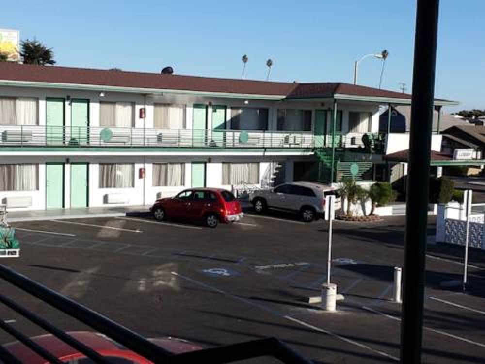 Travelers Beach Inn - photo 17
