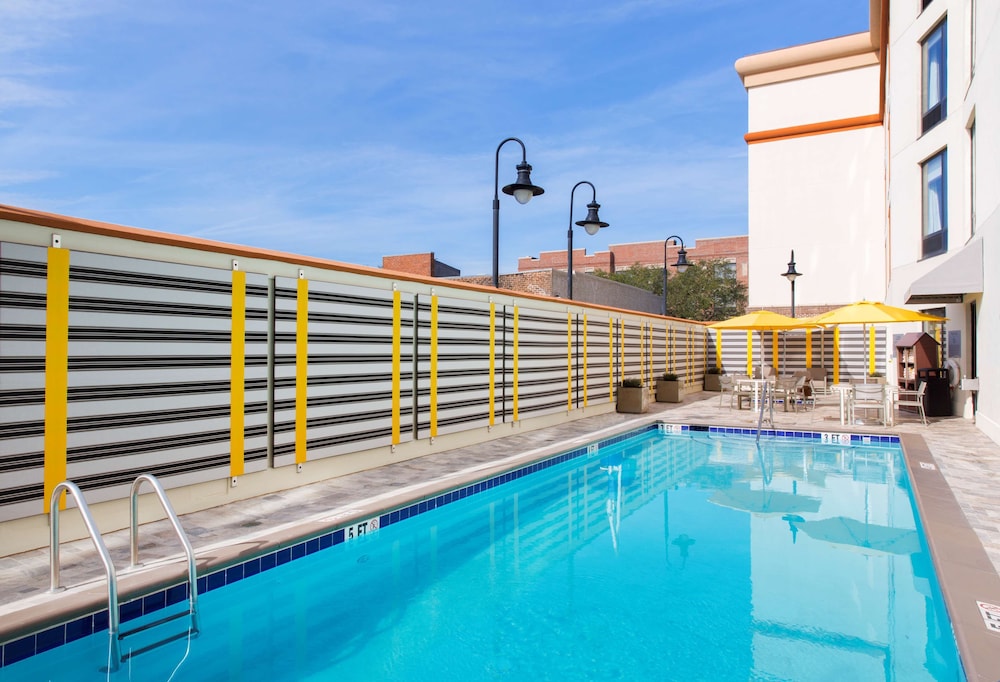 DoubleTree by Hilton Hotel Savannah Historic District - photo 40