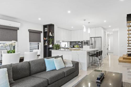 Boutique Stays Edinburgh Place — 4-Star Luxury Hotel in Melbourne, Australia