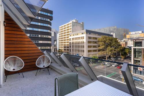 Barracks 414: City Centre Aprt with Balcony