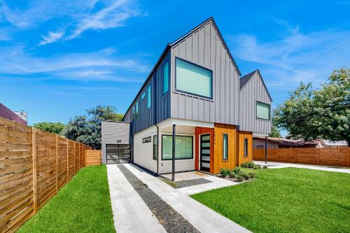 The Isabelle's Unit A - carbon neutral hotel in Austin