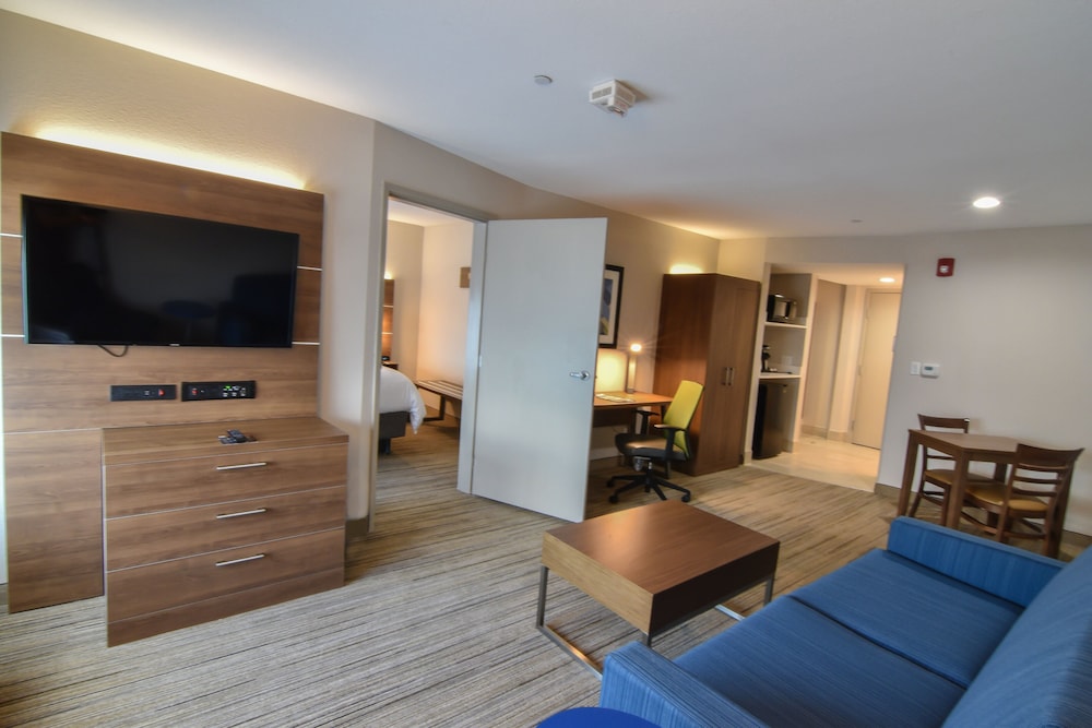 Holiday Inn Express & Suites Indianapolis Northwest by IHG - photo 16