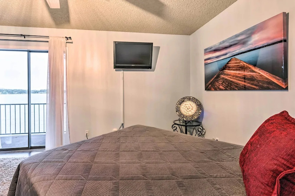 Sunset view Resort Condo on Lake Hamilton - featured photo