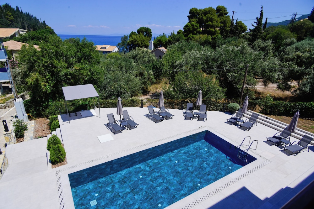 Akron Suites Lefkada - carbon neutral hotel in Lefkada