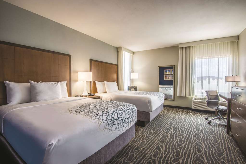 La Quinta Inn & Suites by Wyndham Kingman - photo 16