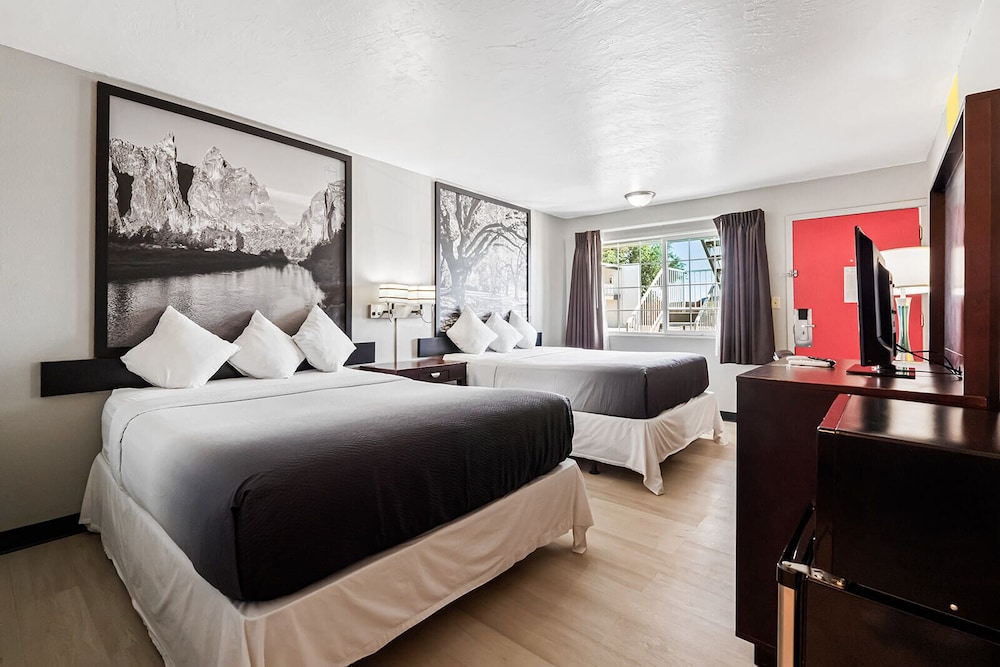 Super 8 by Wyndham Ontario - photo 15