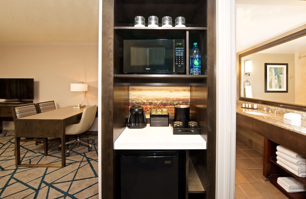 Embassy Suites by Hilton Portland Tigard - photo 24
