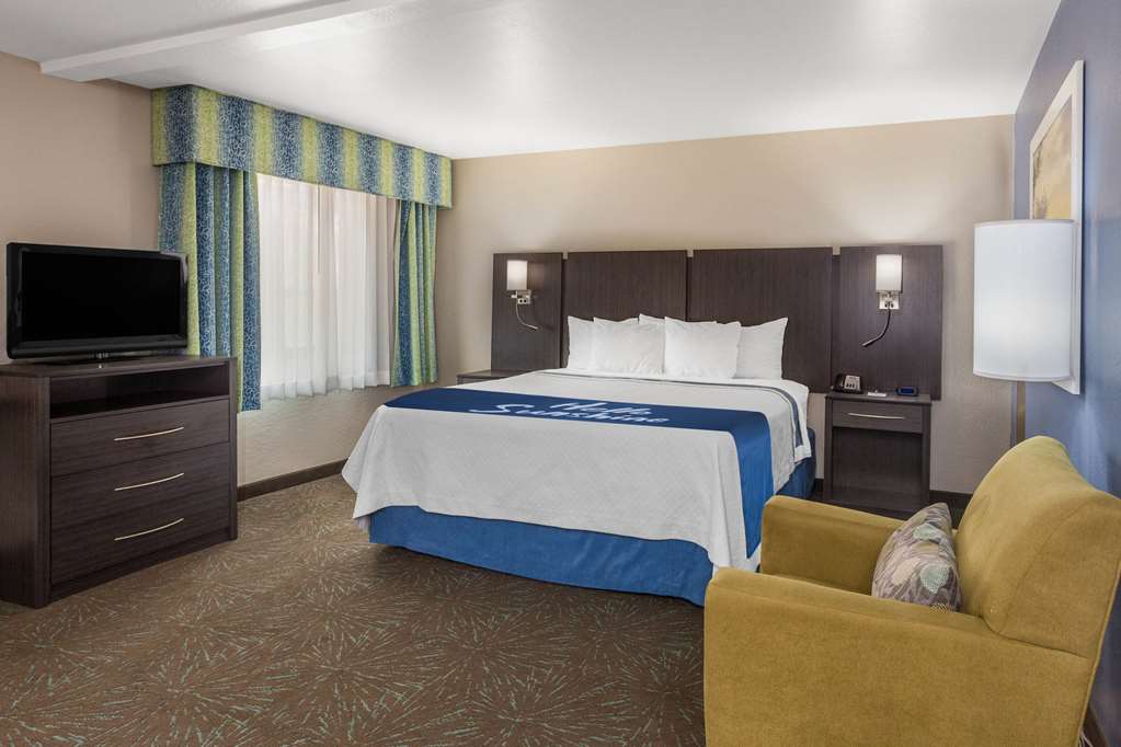 Days Inn & Suites by Wyndham East Flagstaff - photo 13