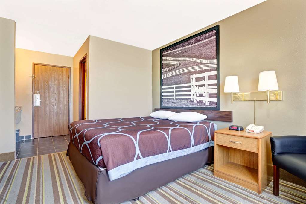 Super 8 by Wyndham Louisville Airport - photo 7