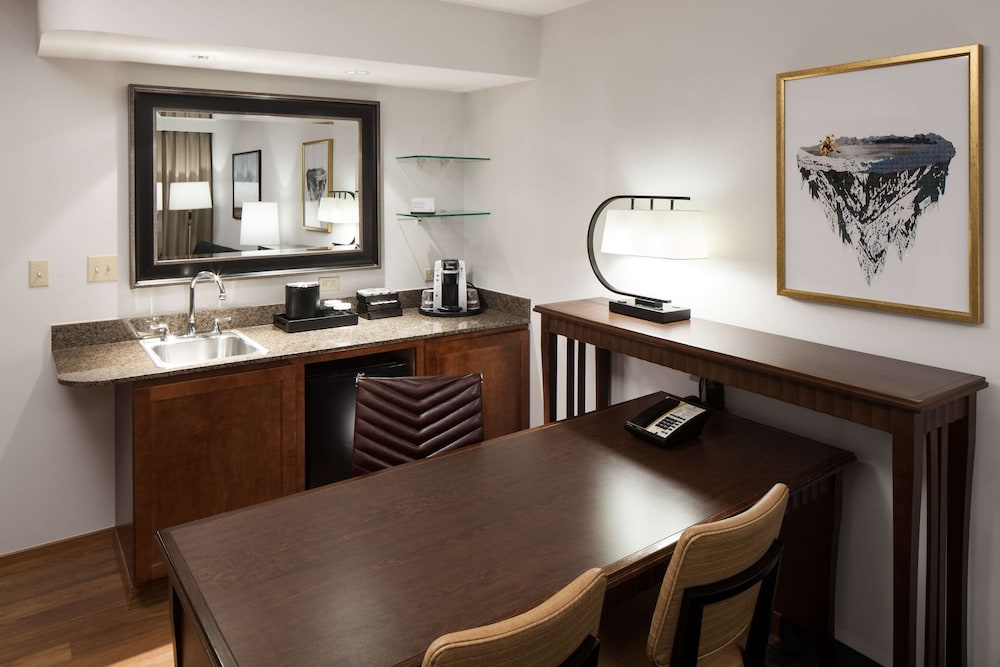 Embassy Suites Anchorage - photo 14