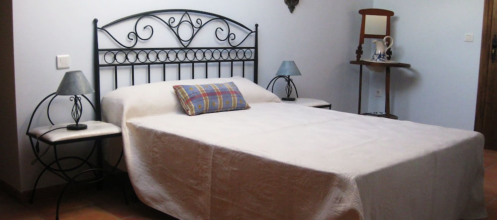 Hostal Rural La Caballeriza 11507222 — Malpartida De Caceres