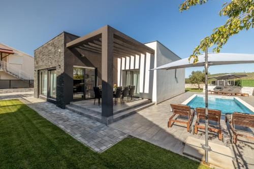 Villa A — 4-Star Luxury Hotel in Bilice, Croatia