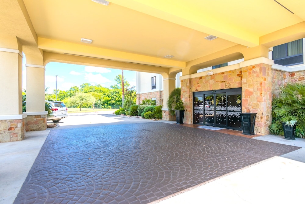 Hampton Inn and Suites College Station - photo 2