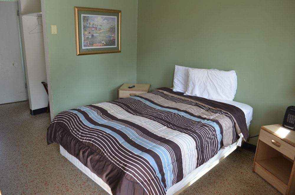 Economy Lodge - photo 11