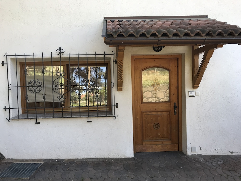 Appartamento Giustina — 4-Star Luxury Hotel in Gargazzone, Italy