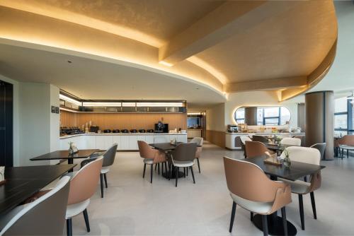 Atour Hotel Qidong Wenfeng World People's West Road — 4-Star Luxury Hotel in Huilong, People's Republic of China