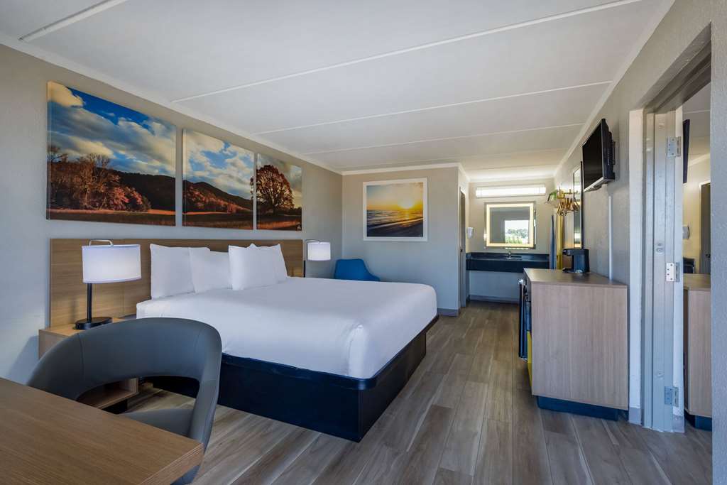 Days Inn & Suites by Wyndham Fort Bragg Cross Creek Mall - photo 26