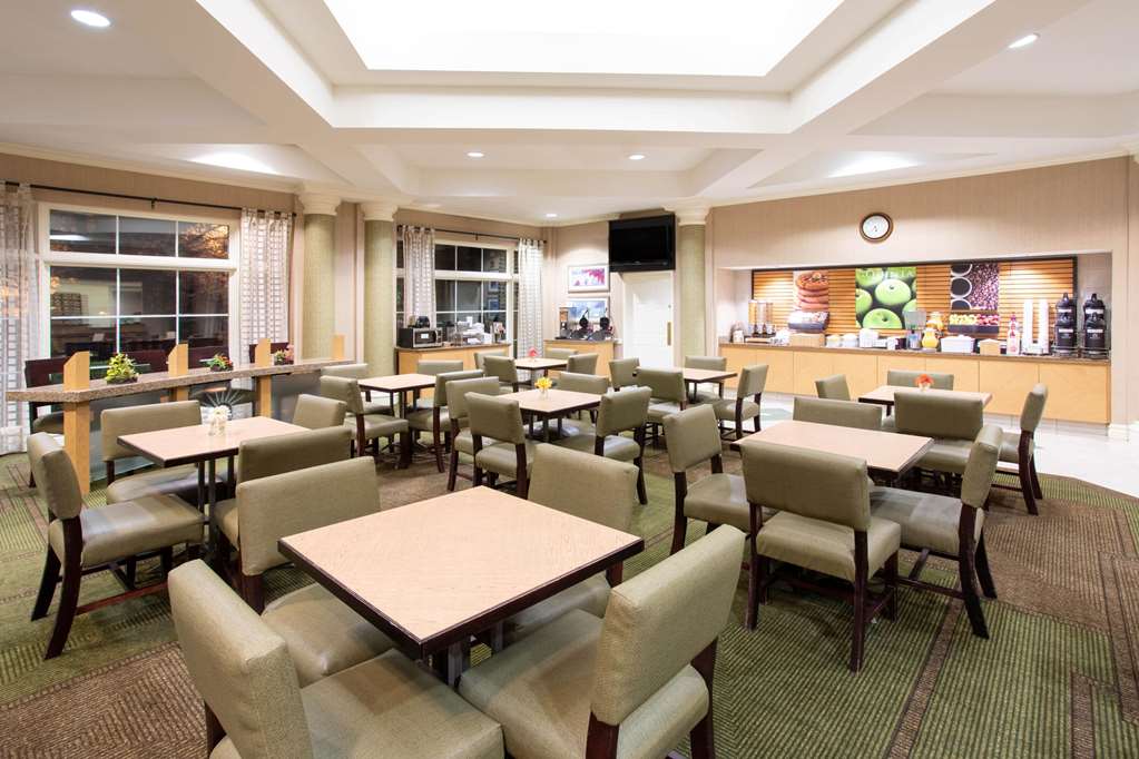 La Quinta Inn & Suites by Wyndham Denver Southwest Lakewood - photo 29
