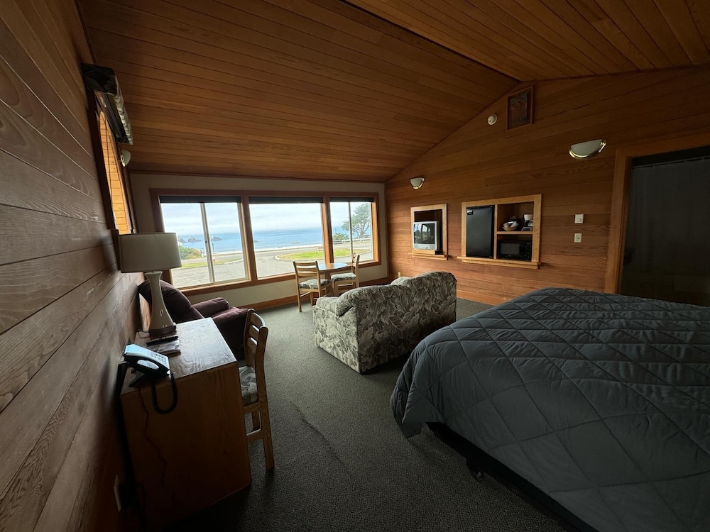 Sunset Oceanfront Lodging - photo 43