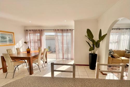 3 Bedroom Family Home with Pool