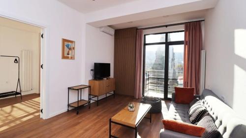 Super Stylish 1BR Apartment Near Fabrica