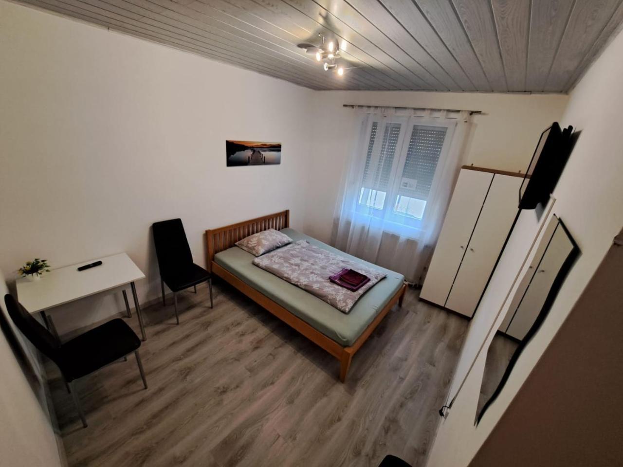 Hostelhollabrunn — hotel in Hollabrunn