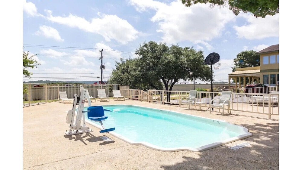 HillView Inn - photo 35