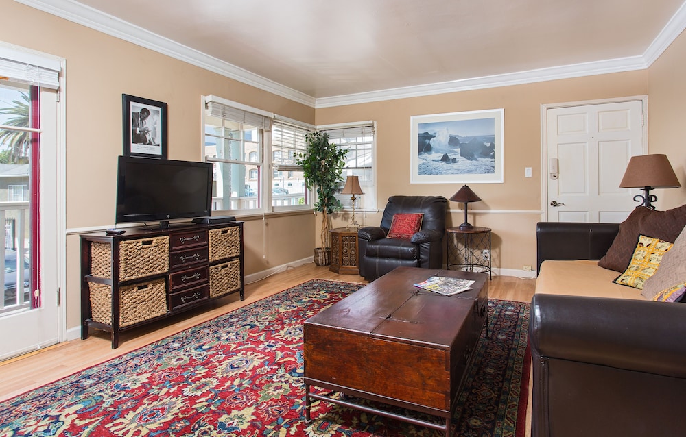 Hollywood Hills Suites - photo 36