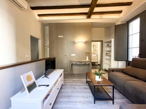 Old Town duplex with character in Girona, Spain