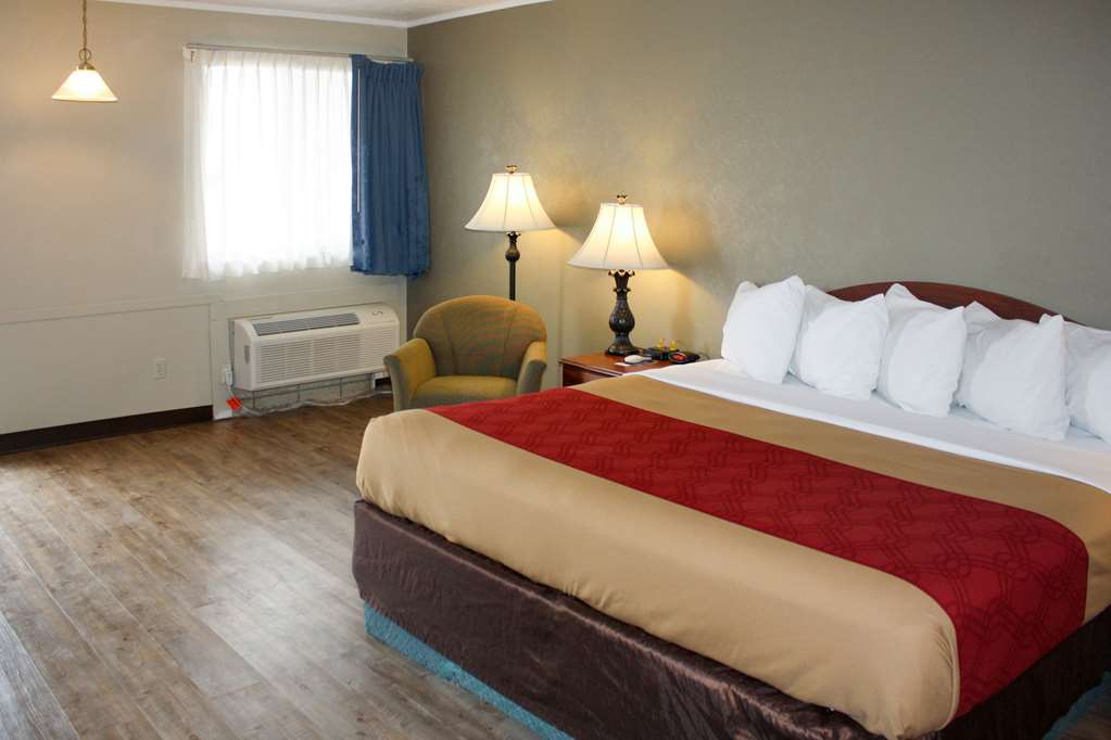 Econo Lodge Salina Scenic Route 89 & I 70 - photo 11
