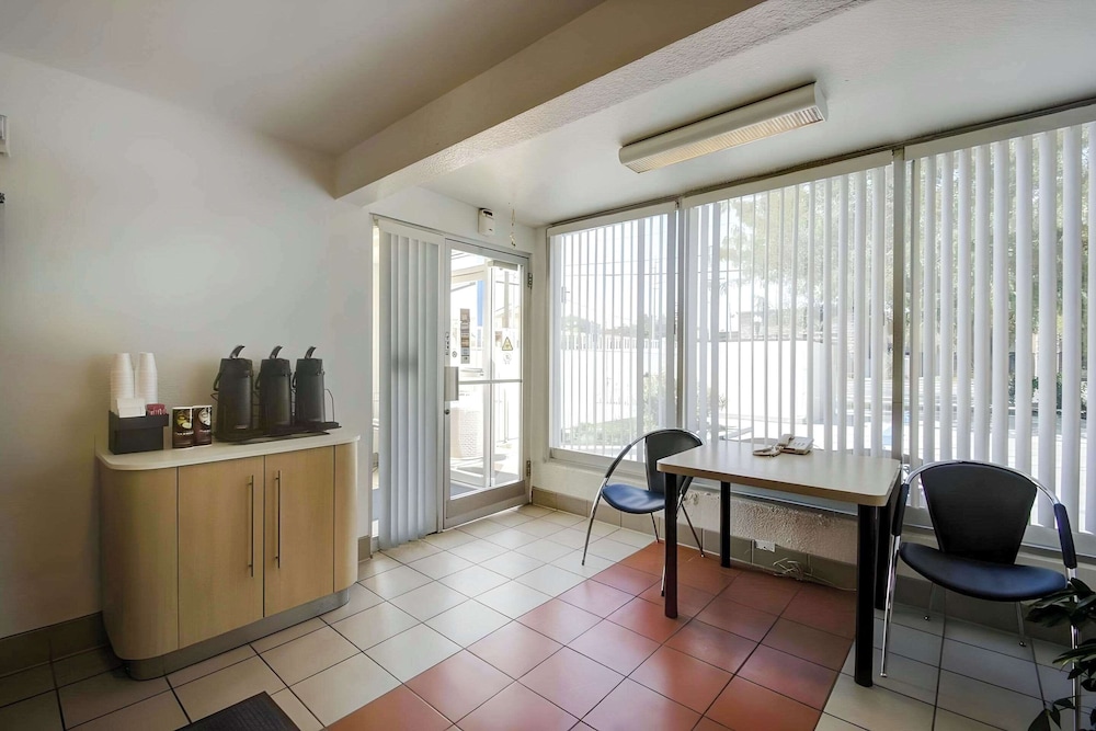 Motel 6 Salt Lake City Downtown - photo 4