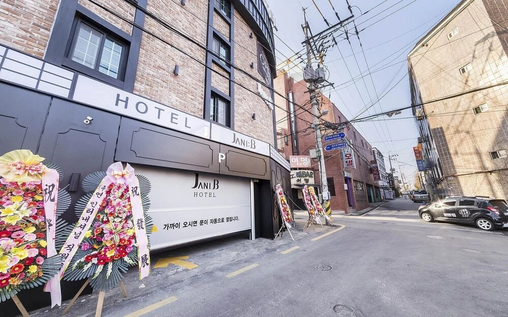 Suwon Johnny B in Suwon, South Korea