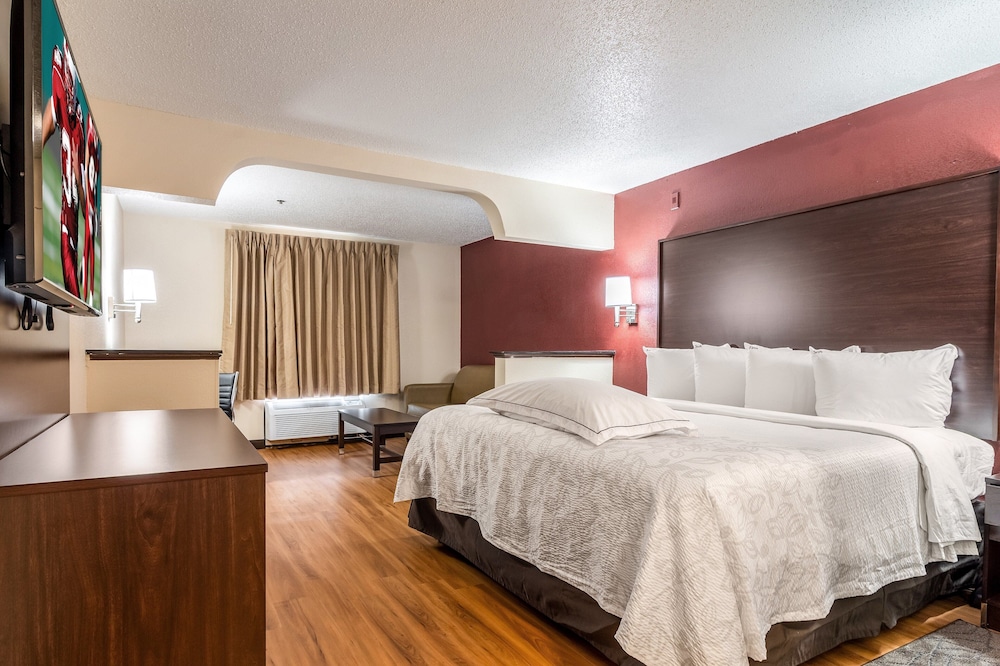 Red Roof Inn PLUS & Suites Atlanta Airport South - photo 14
