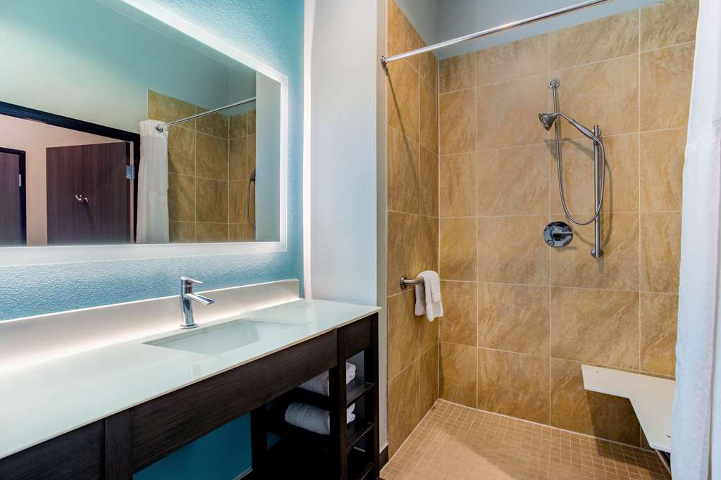 La Quinta Inn & Suites by Wyndham Northlake Fort Worth - photo 11