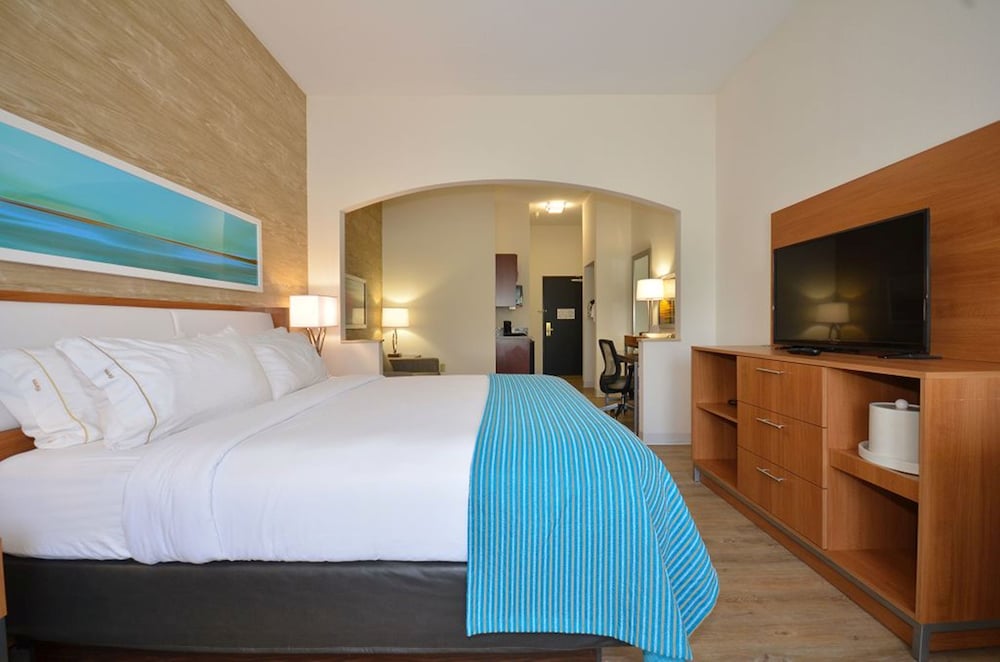 Holiday Inn Express & Suites Farmington by IHG - photo 4