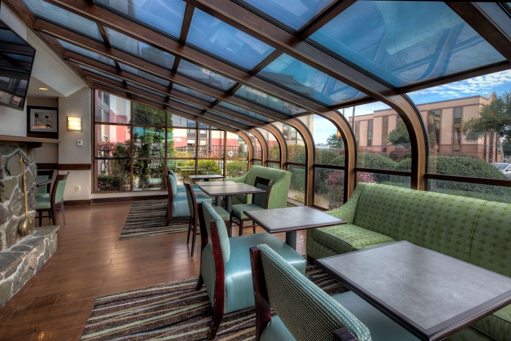 Hampton Inn West Springfield - photo 3